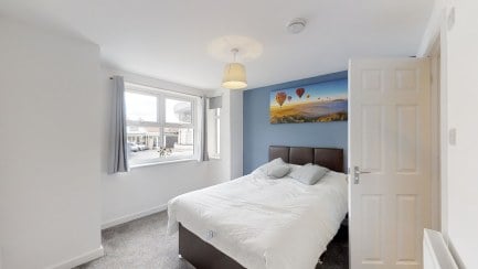 6 well sized individual double rooms to rent in Medway