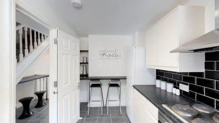 4 double individual rooms to rent in Medway