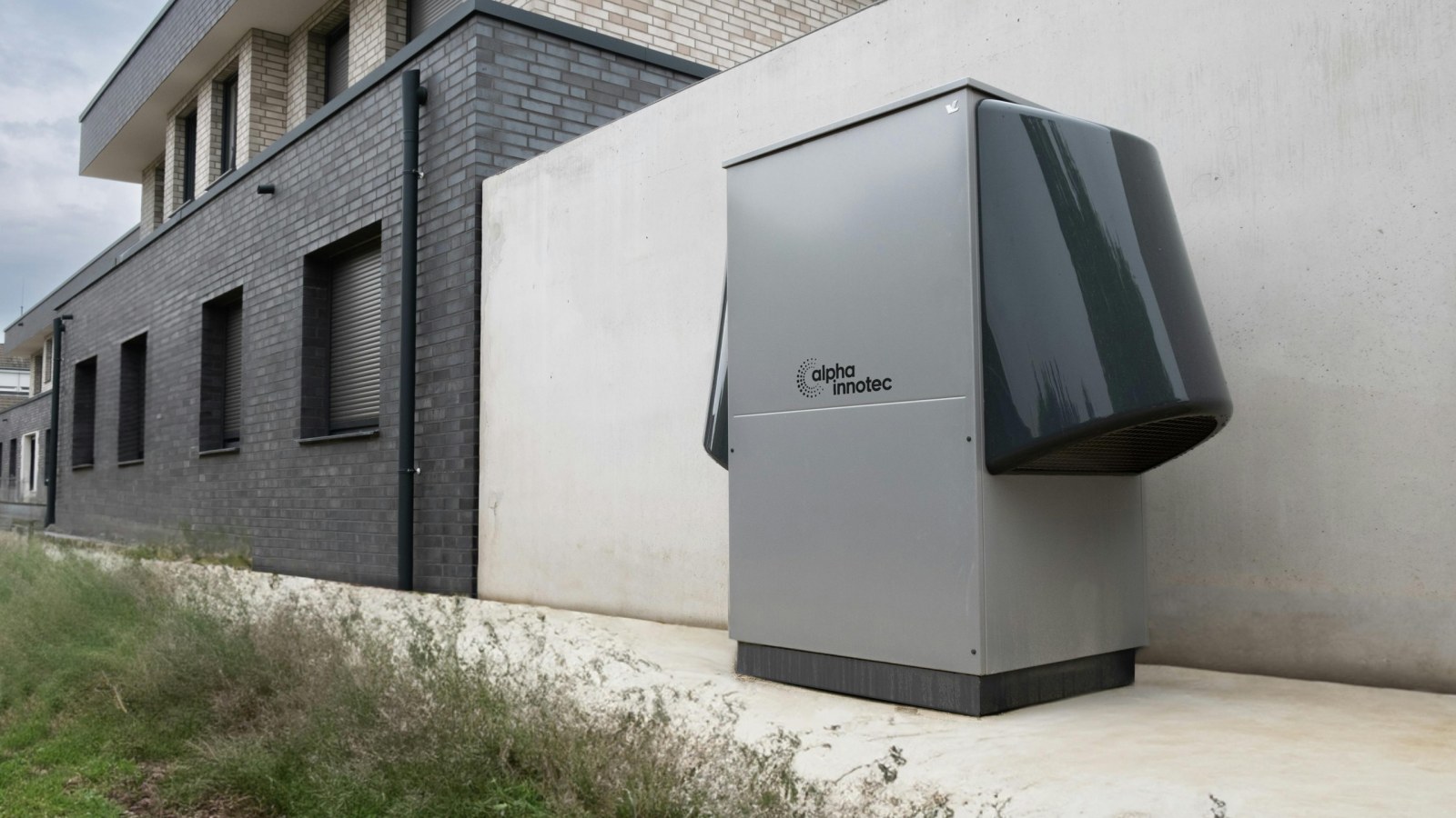 What are the benefits of retrofitting heat pumps into rental properties?