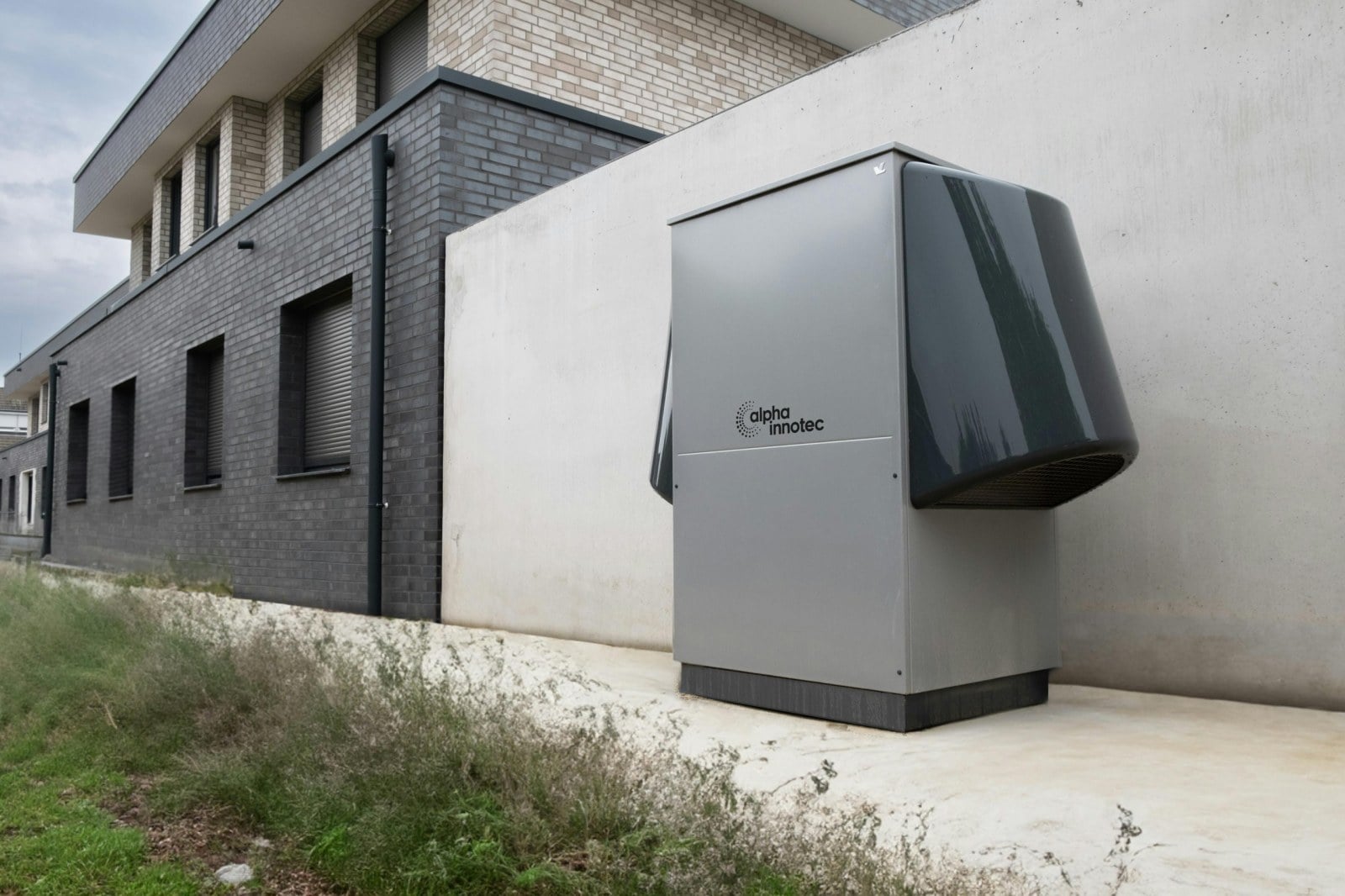 What are the benefits of retrofitting heat pumps into rental properties?