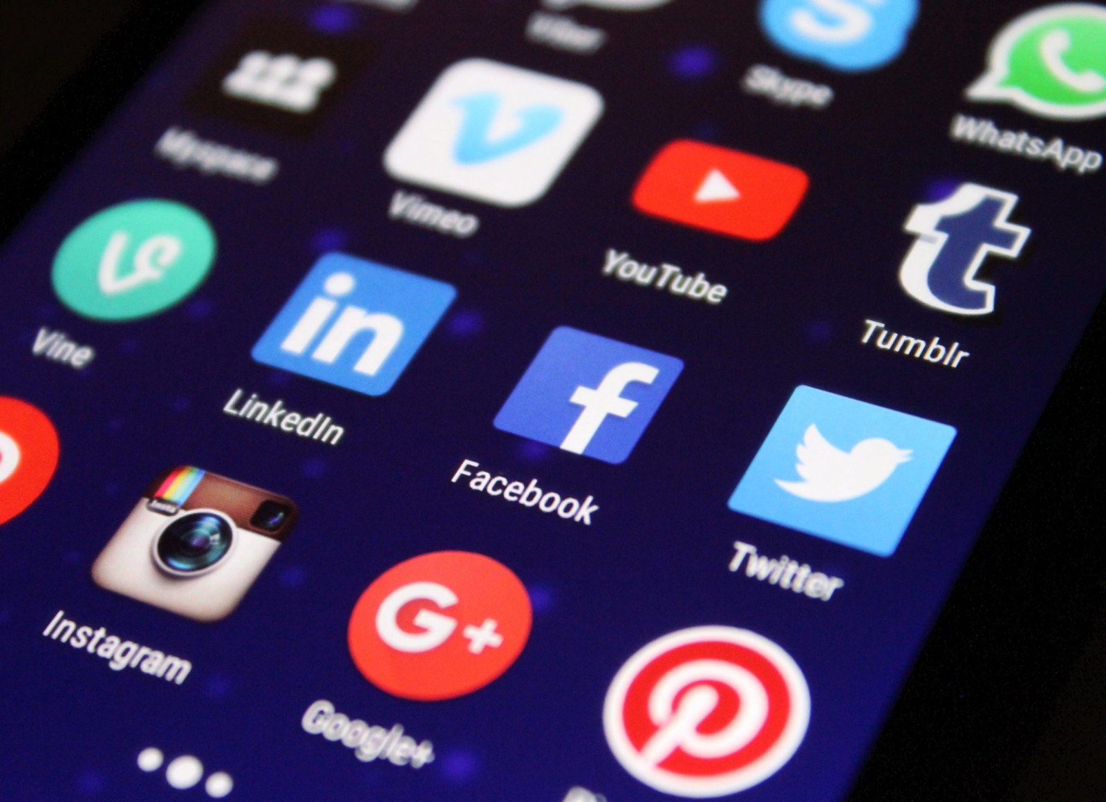 How to use Social Media to improve your 2021 online presence?